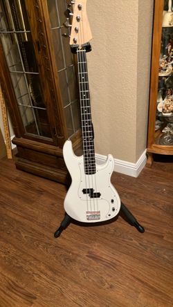 Bass guitar no name
