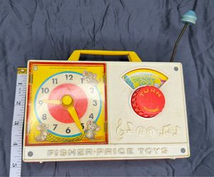 1971 Fisher-Price 107 Hickory Dickory Dock Clock Radio Music Box Toy