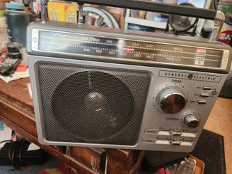 Vintage 80's GE General Electric AM FM Radio "In Good Working Condition "
