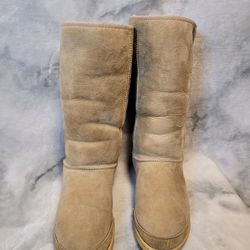 Genuine vintage UGG Originals, Women's size  9