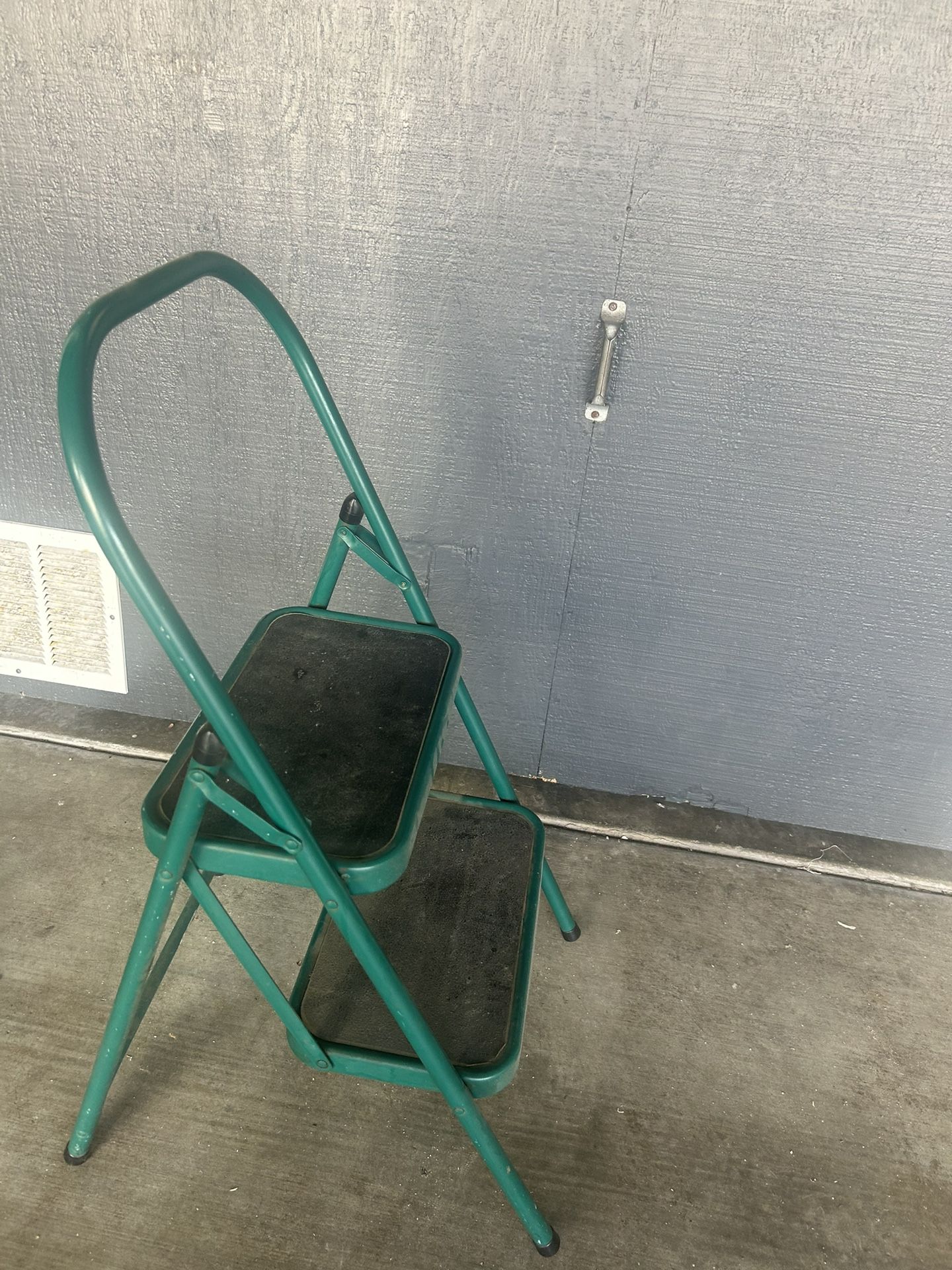 Folding Step Ladder