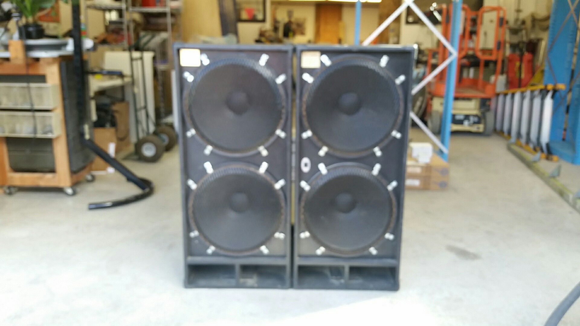 McCauley dual 18 in bass cabinets pro audio