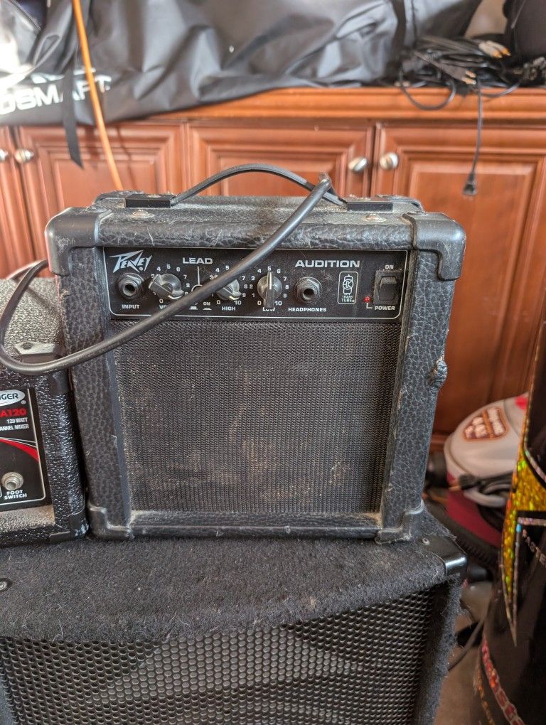 Pevey Guitar AMPLIFIER With Headphones Input