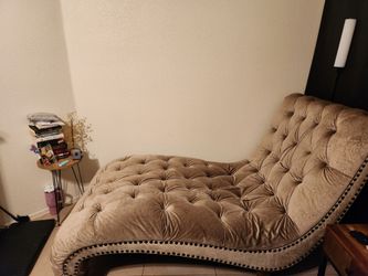 Chaise lounge, pretty big,