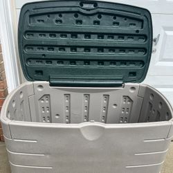 Rubbermaid Outdoor Storage