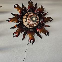 Large Metal Electric Sun Wall Decoration. (Clay Pots, Planters, Plants, Pottery) $80 cada una