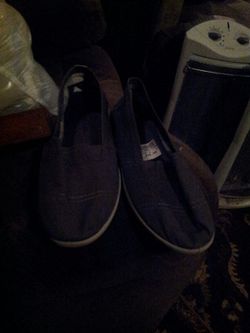 Blue airwalk flat shoes