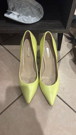 7.5 Neon Yellow Guess Heels!
