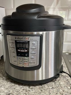 Instant Pot Pressure Cooker 6qt like new