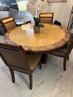 Wooden round dinning room table
