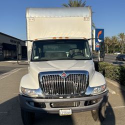2019 International 4300 (26 Foot Box Truck With Lift Gate)