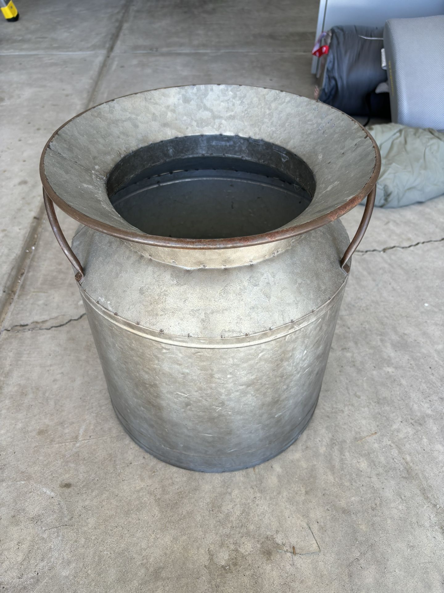 Silver Metal Galvanized Flower Pot