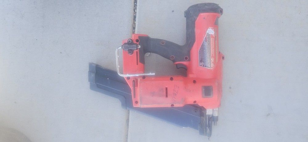 Milwaukee M18 21 Degree Nail Gun