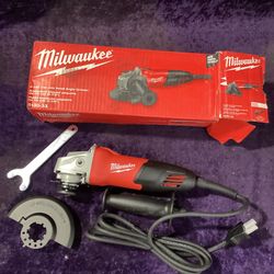 🧰🛠Milwaukee 7 Amp Corded 4-1/2” Small Angle Grinder w/Sliding Lock-On Switch-NEW!-$65!🧰🛠