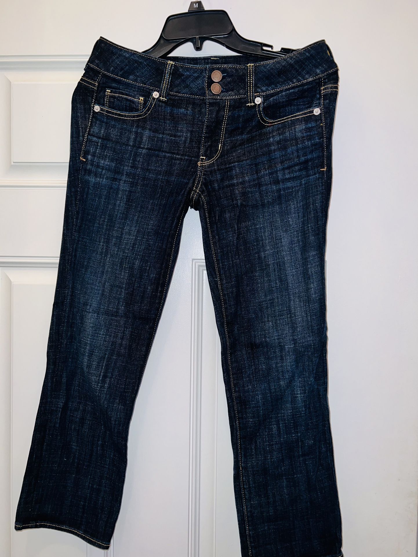 Nice WOMÈN  American EAGLE OUT FITTERS SIZE(2) only $15