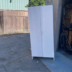 FREE STORAGE CABINET