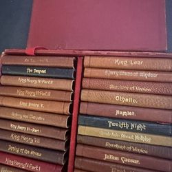 Vintage Set of 23 Leather Mini Shakespeare Books Set in Red felt box Knickerbocker