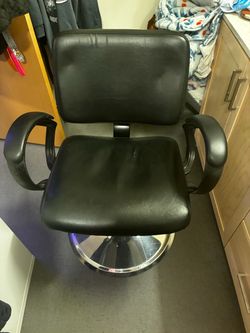 Black Hydraulic Salon Styling Chair