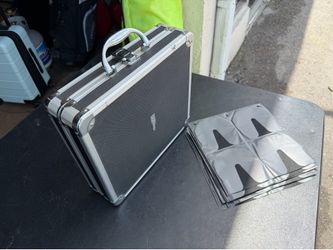 Vaultz CD Storage Case with 28 Total Pages and 128 DVDs
