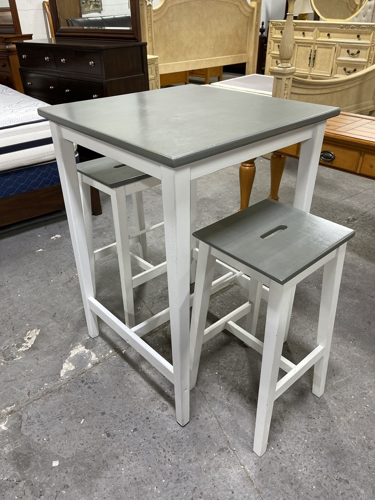 Beautiful Solid Wood Bar Table With Two Bar Stools In Excellent Condition Like New !