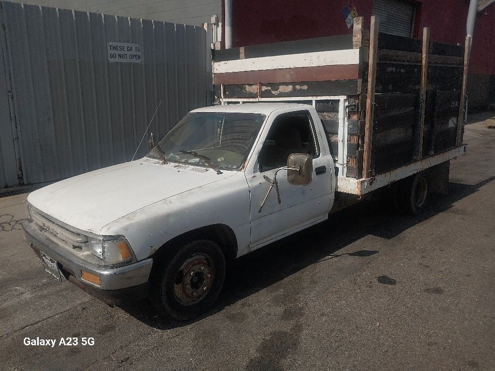 1989 Toyota Truck For Parts 
