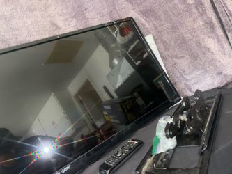 Vizio 32” LED HDTV with Wall Mount Bracket