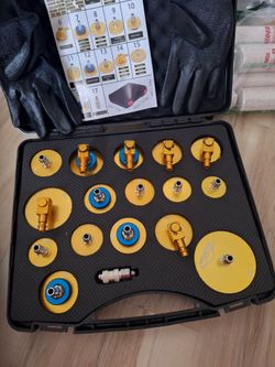 Brake fluid bleeder adapter kit