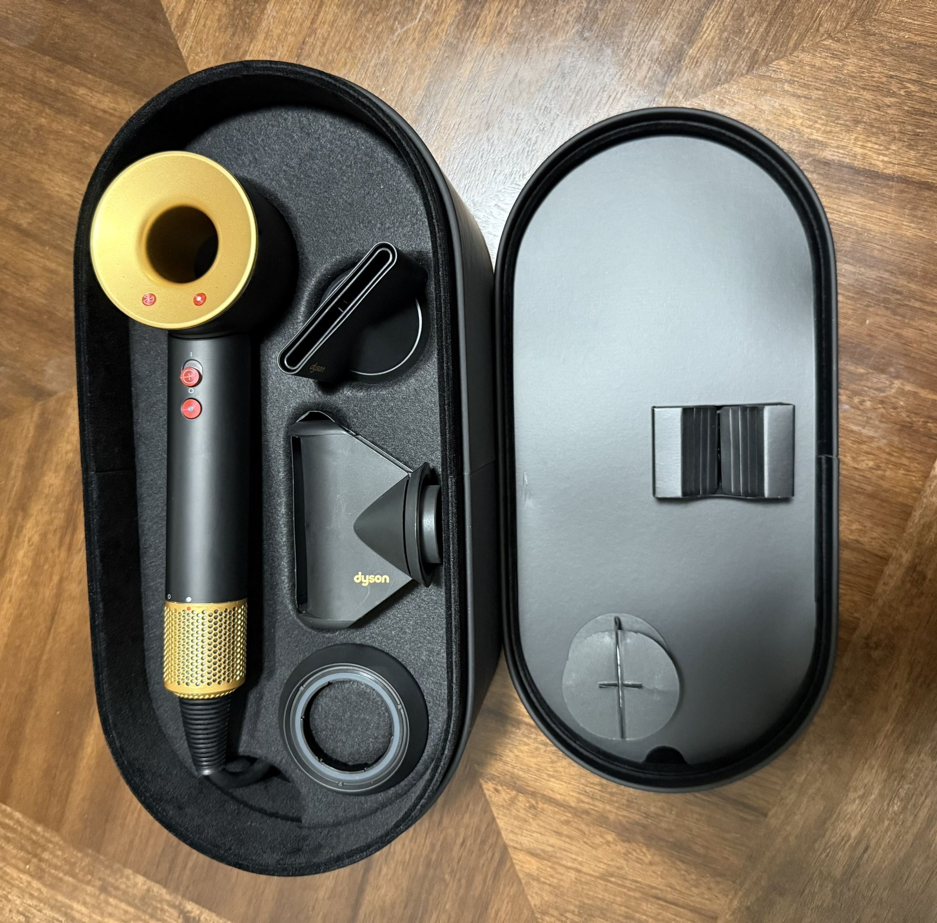 Limited edition Dyson Supersonic hair dryer (Onyx Black/Gold)