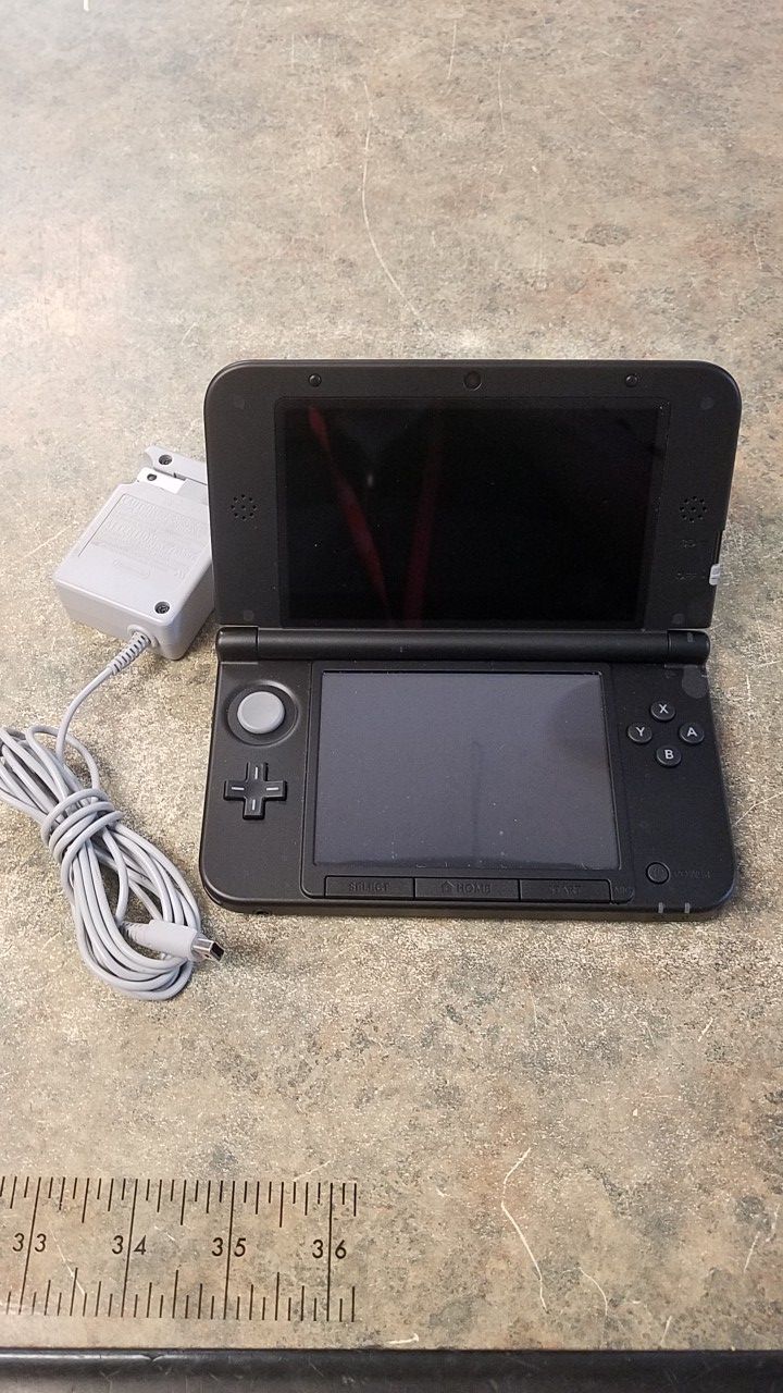 NINTENDO 3DS XL WITH GAME & CHARGER NO TRADES