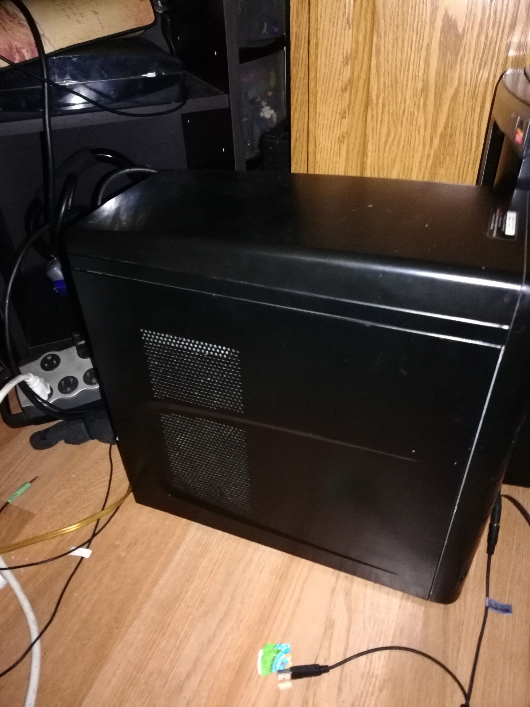 *desc*VERY ENTRY LEVEL GAMING PC