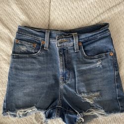 Levis High Rise Short