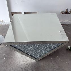 	Diamond-Pattern Mirrored Glass Accent Table