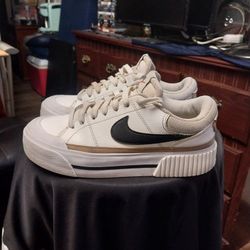 Used   NIKE  Court  Legacy  Lift