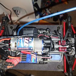 Super clean 1/16 scale Traxxas summit LiPo battery