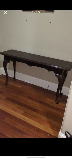 Entrance table