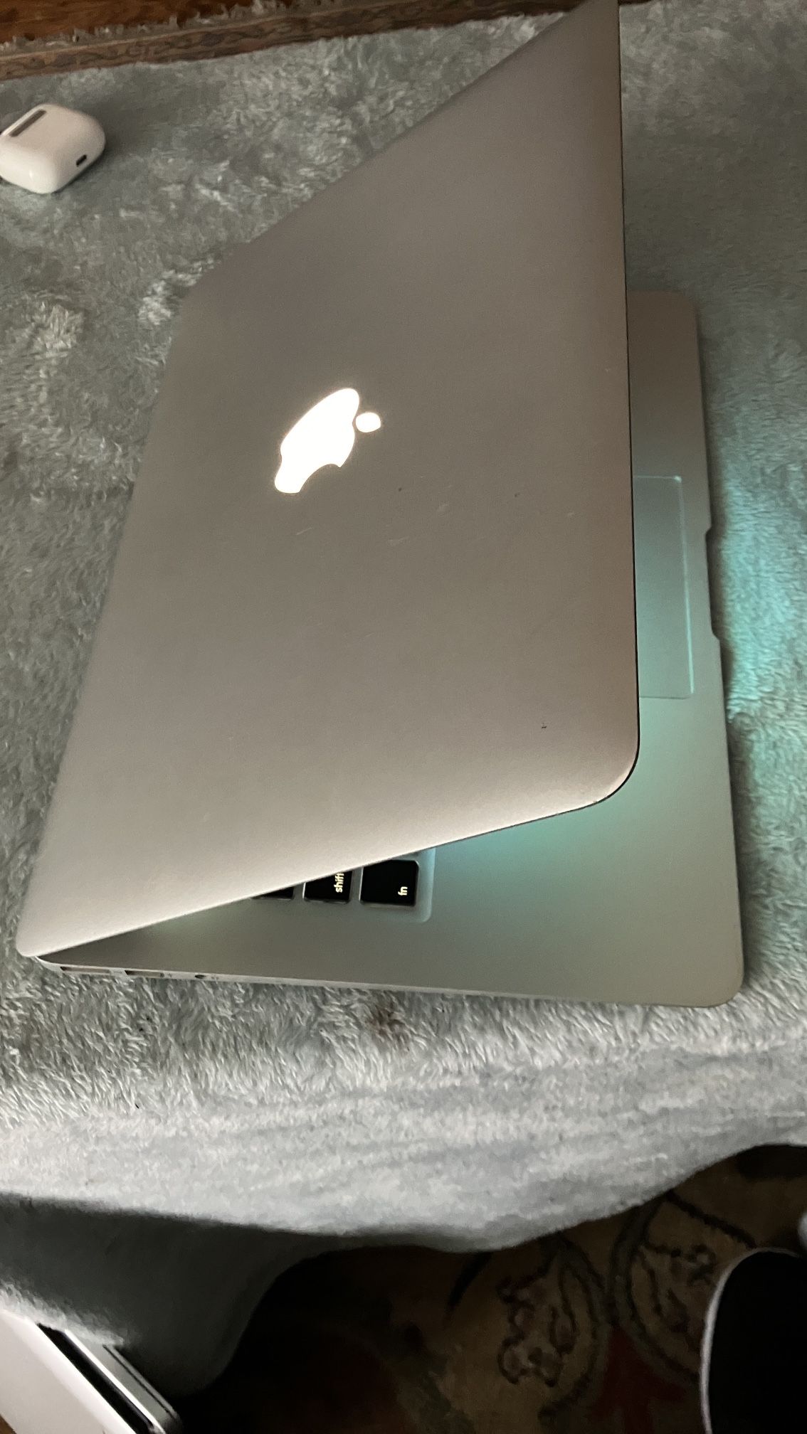 Apple MacBook Air 13” Display Core I5 Processor 4GB RAM 256GB SSD DRIVE $175