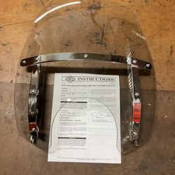 Brand New Harley Davidson Wind Splitter Quick-Release  Compact 14in. Windshield