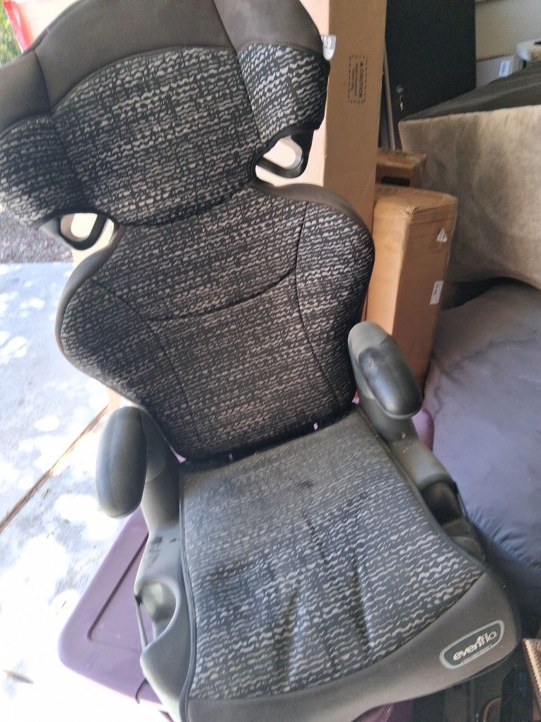 Booster seat barely used 40$OBO