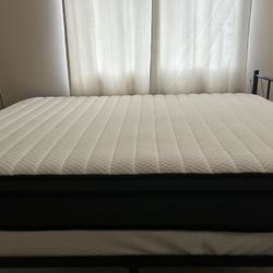 Queen Size Memory Foam Mattress 