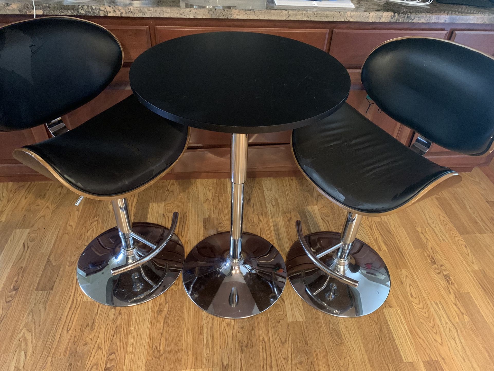 Bar Stools And Table 