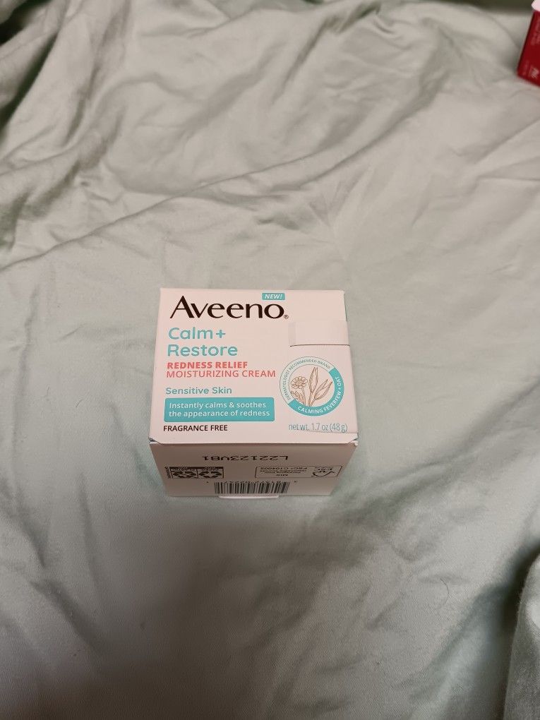 Aveeno Calm + Restore Redness Relief