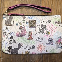 Disney Cats Ltd Edition Dooney And Bourke Clutch