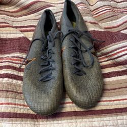 Soccer Cleats Size 10 