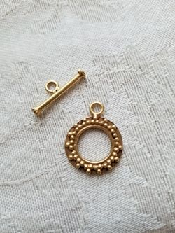 Gold toggle clasp