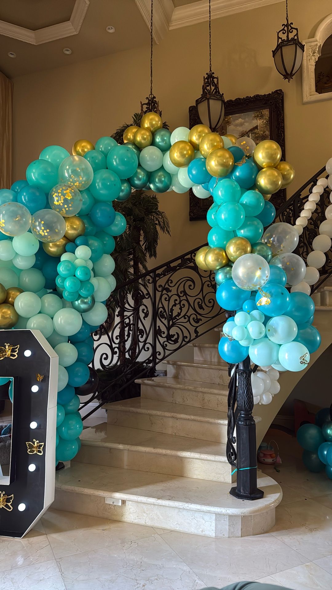 FREE ARCH BALLOONS