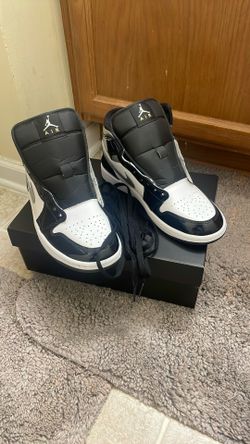 Air Jordan 1 Mid SE’ Black White Metallic Silver’