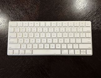 Apple Magic Keyboard: Wireless, Bluetooth, Rechargeable - A1644