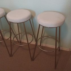 Bancos Altos Son 3 En Total Miden 30 De Alto Excelente Condiciones Son Metal Y Tela Personas Interesadas Solamente 