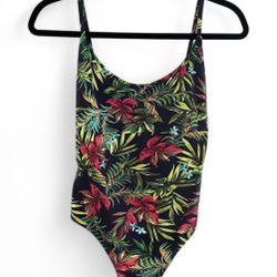 One piece green tropical print swimsuit #tropicalvibes SIZE MEDIUM