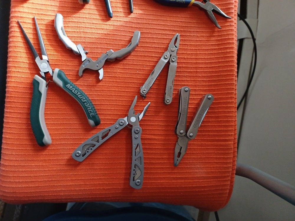 4-Mini PLIERS AND 4- MINI MULTI TOOLS+